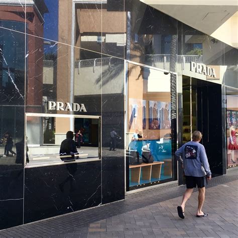 prada outlet store locations.